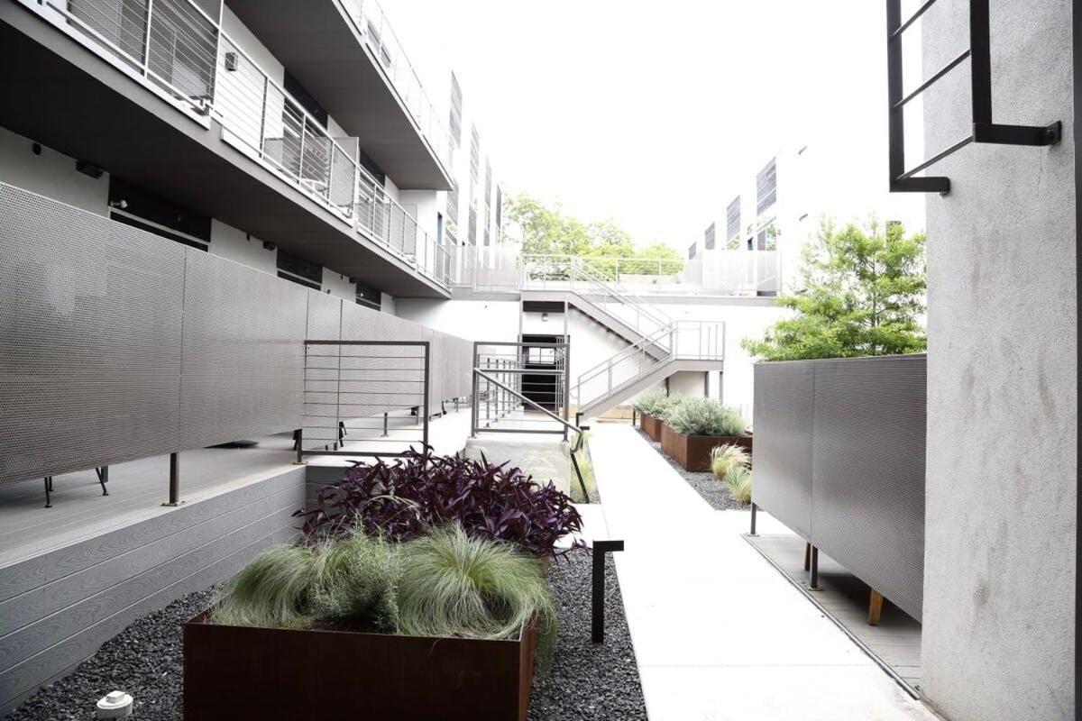 Walk To Downtown Ut Sports Famous Dining And Abundant Nightlife From This Luxury Condo W 3 Restaurants In The Complex Όστιν Εξωτερικό φωτογραφία