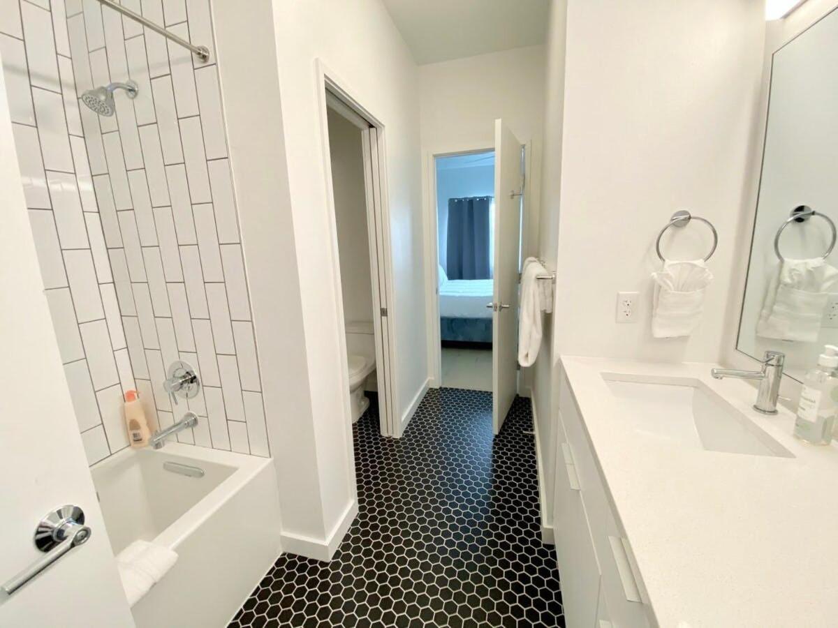 Walk To Downtown Ut Sports Famous Dining And Abundant Nightlife From This Luxury Condo W 3 Restaurants In The Complex Όστιν Εξωτερικό φωτογραφία